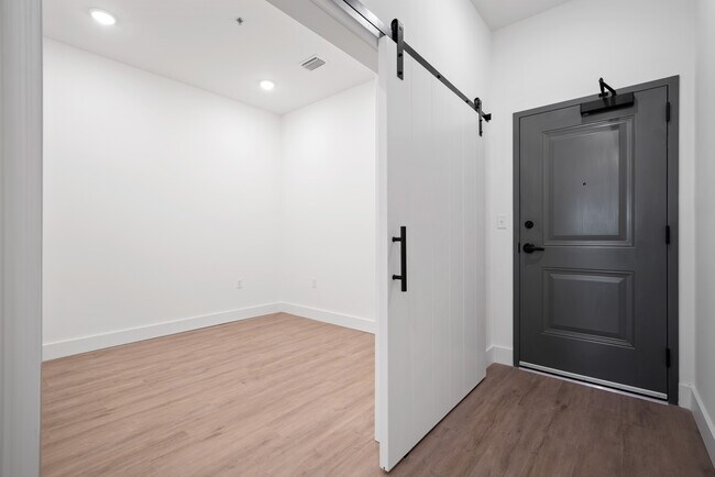 Building Photo - 1812 Old Shell Rd