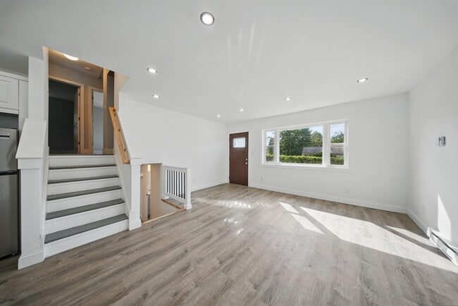 Building Photo - 341 Highland Ave Ext