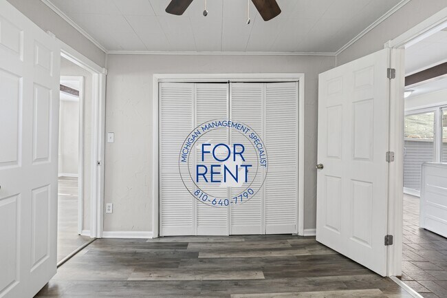 Building Photo - 2429 Lincoln Manor Dr