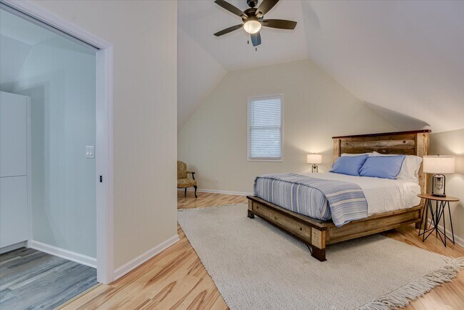 Building Photo - 651 Oak Meadow Ln