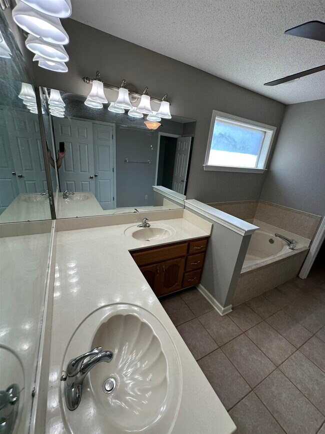 Building Photo - 6248 Lake View Cove