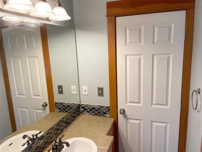 3rd Floor Bathroom - 9101 23rd Ave NE