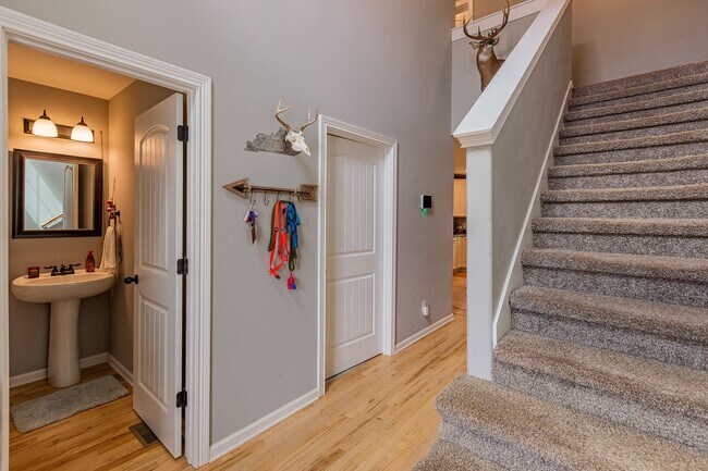 Building Photo - Pet Friendly Three Bedroom!