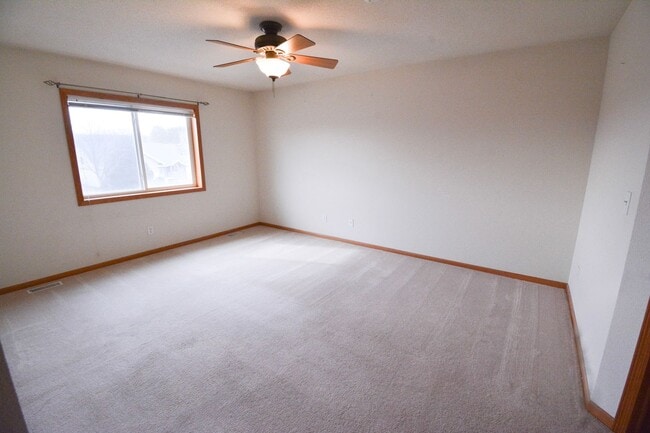 Building Photo - Spacious 3 Bed, 2 Bath Townhome with Attached Garage Available Now