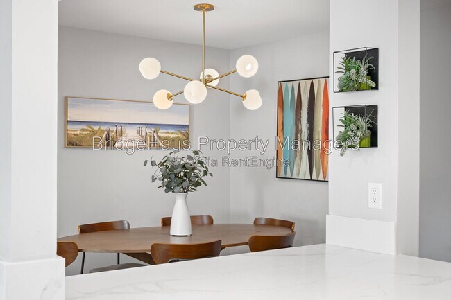 Building Photo - 2607 Pirineos Way