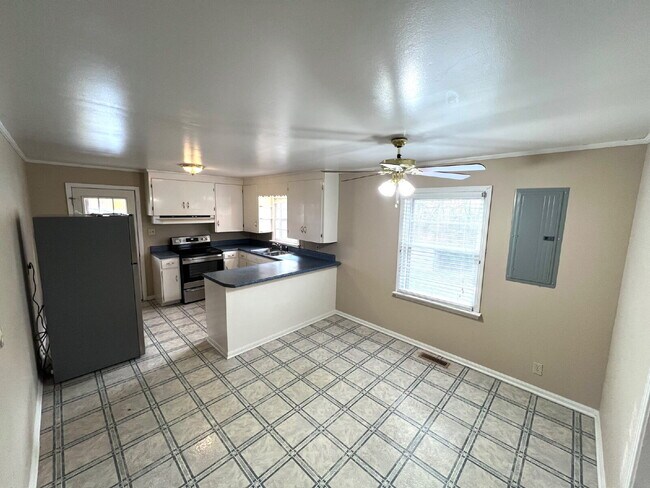 Building Photo - 680 Arms Dr