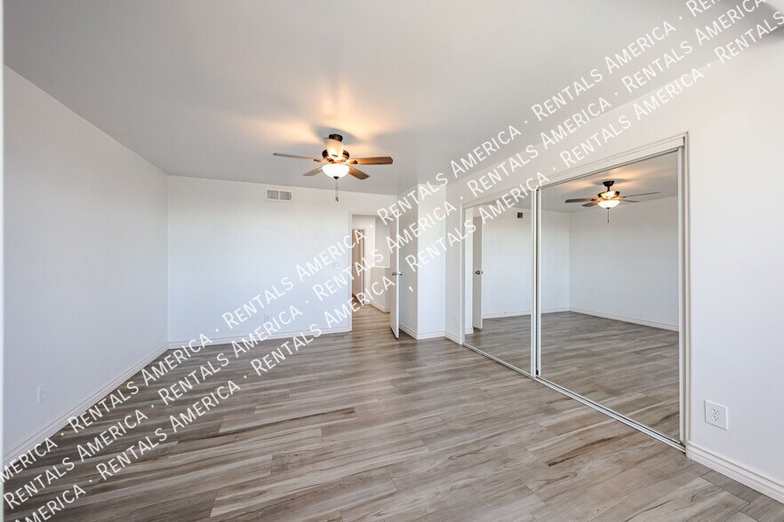 Building Photo - 1601 W Sunnyside Dr