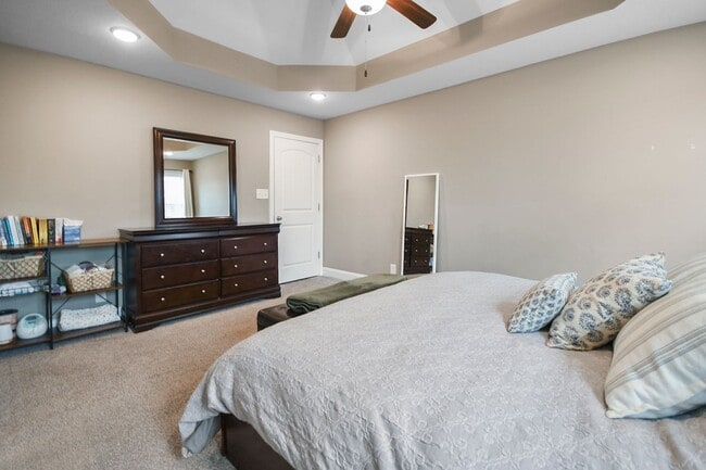 Building Photo - Pet Friendly Three Bedroom!