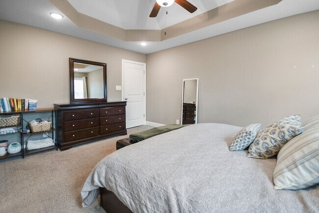 Building Photo - Pet Friendly Three Bedroom with Bonus!