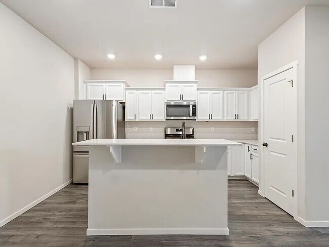 Building Photo - 1226 NW Upas Pl