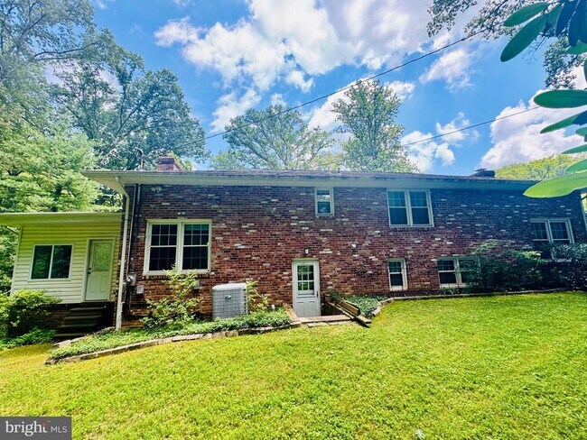 Building Photo - 3500 Barkley Dr