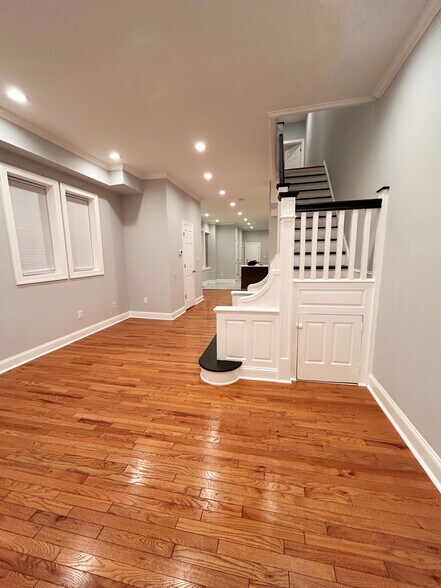 Building Photo - 620 Elkins Ave