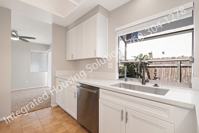 Building Photo - 4504 Goldfinch Way
