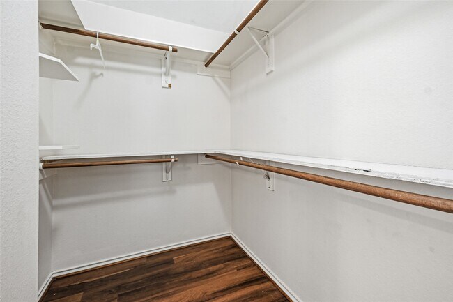 Building Photo - 14511 Long Meadow Dr