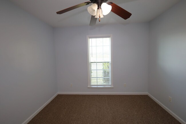 Building Photo - 124 Mill Pond Pl