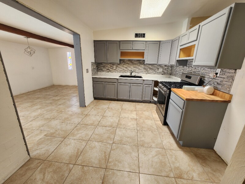 Building Photo - 6816 E Nelson Dr