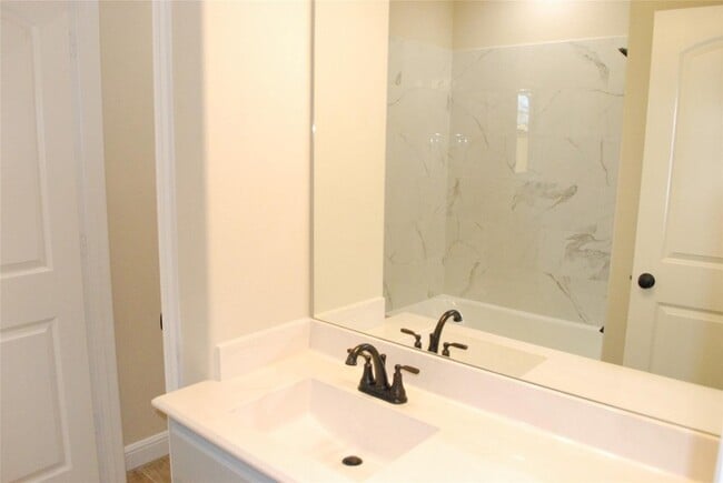 Building Photo - 521 W Sears St