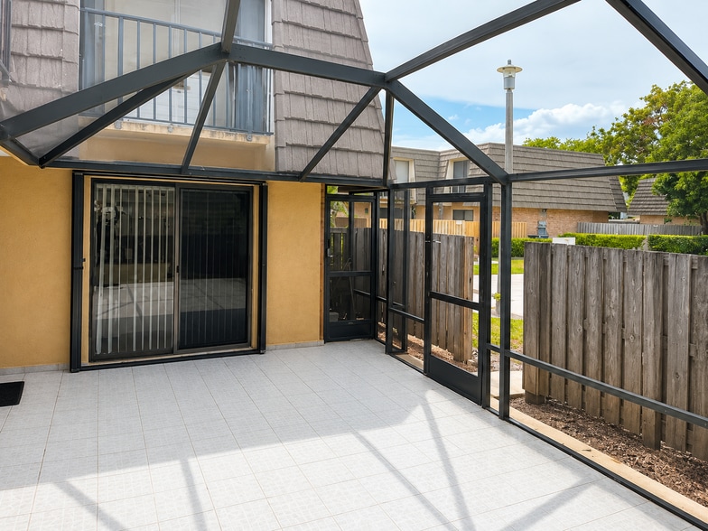 Building Photo - 1801 18th Way