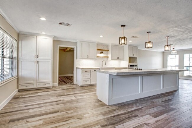 Building Photo - 505 Foxmeadow Ln