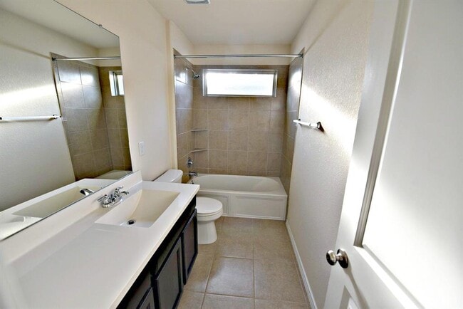 Building Photo - 644 Heritage Grove Rd