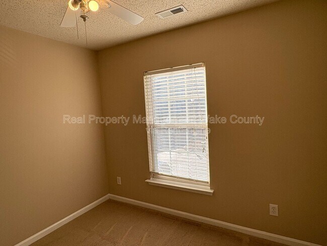 Building Photo - 504 Canyon Lake Cir