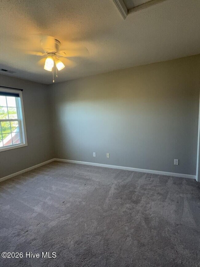 Building Photo - 160 Kelly Cir