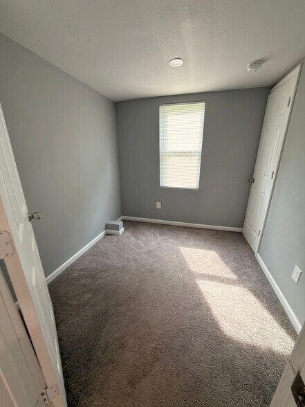 Building Photo - 2767 Hiawatha St
