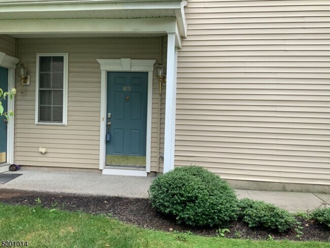 Building Photo - 801 Donato Cir