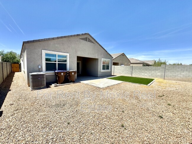 Building Photo - 17875 N Pietra Rd