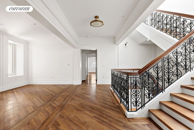 Building Photo - 4 E 64th St