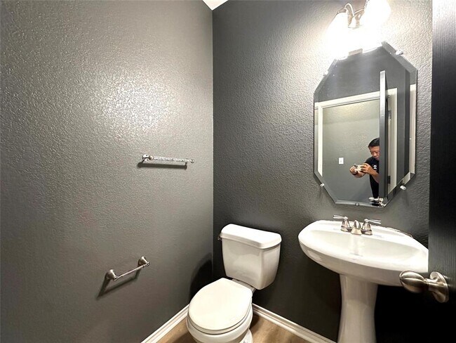 Building Photo - 4601 Tiddle Ln