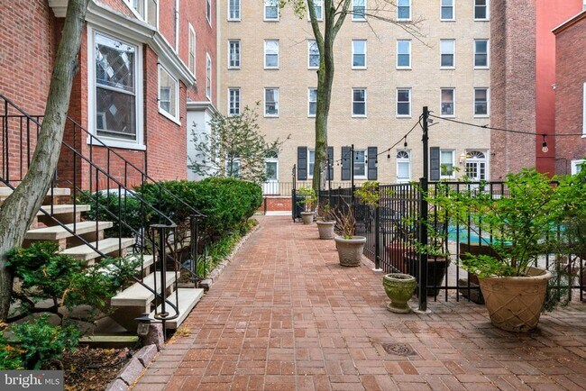 Building Photo - 1008 Spruce St
