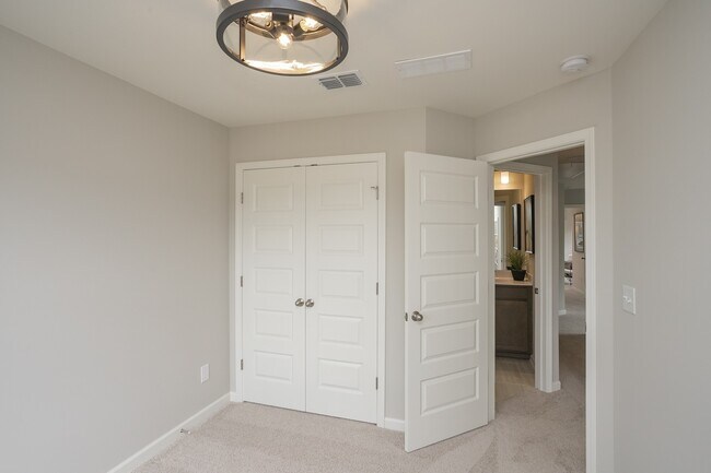 Building Photo - 5339 Bellflower Hls