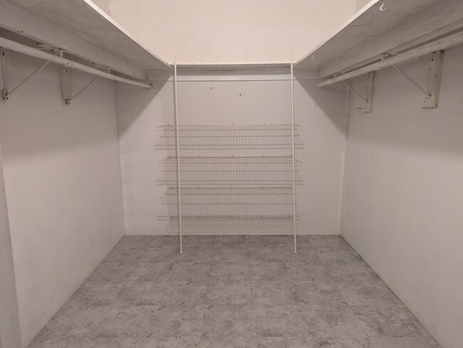 Building Photo - 3135 Shady Dell Ln