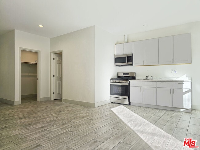 Building Photo - 38580 Rancho Los Cerritos Dr