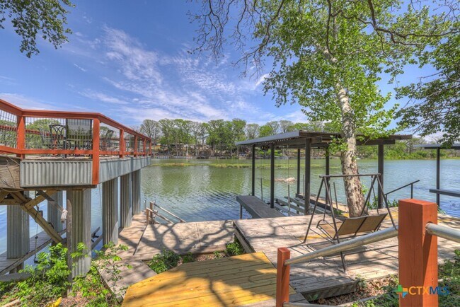 Building Photo - 1015 Reiley Rd