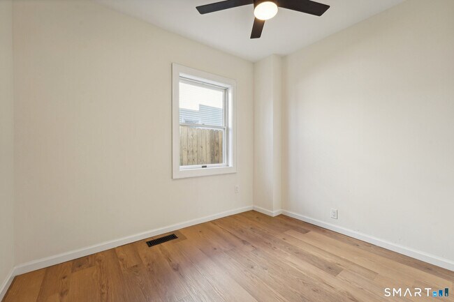 Building Photo - 21 Soundview Ave