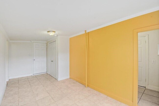 Building Photo - 505 Lbj Dr