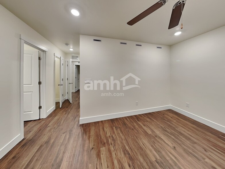 Building Photo - 752 S Rocker Ave