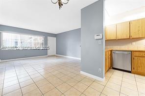 Building Photo - 1018 Twin Lakes Dr