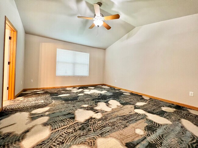 Building Photo - Charming 3-Bedroom Windsor Home: Comfort, Style, and Convenience Await!