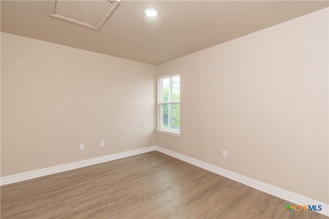 Building Photo - 806 White Meadow Ln