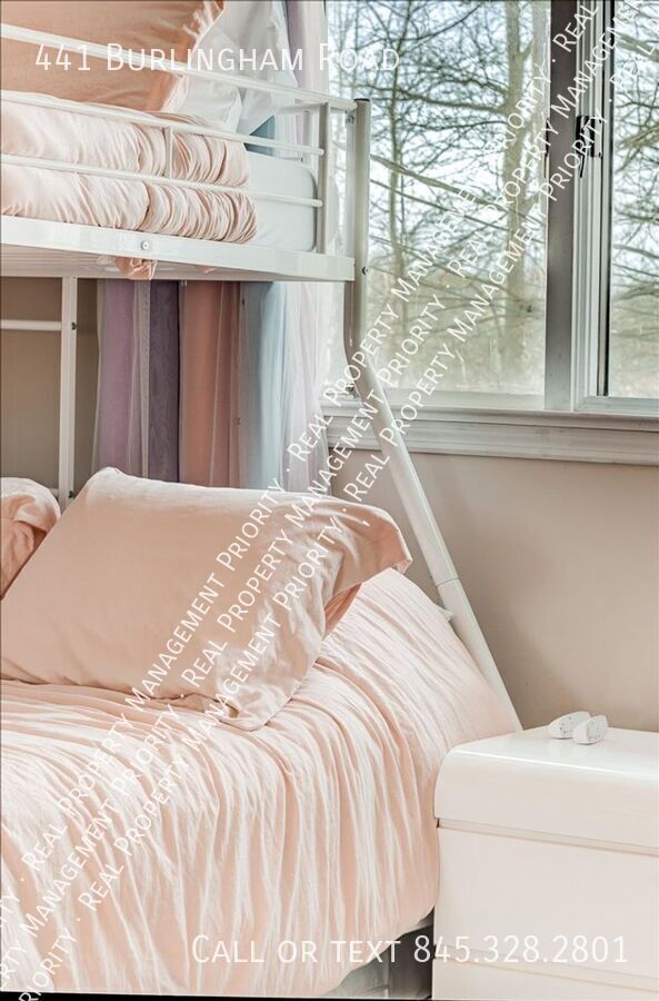 Building Photo - 441 Burlingham Rd