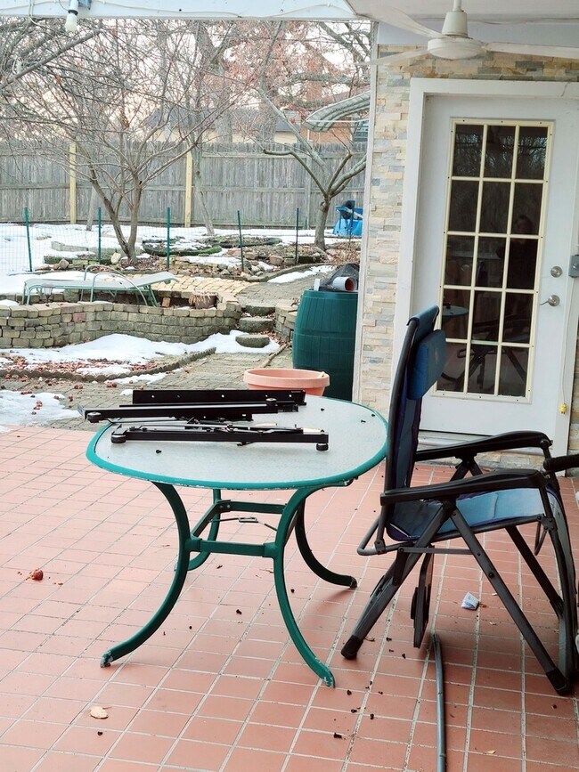 Building Photo - 630 Whitney Ave