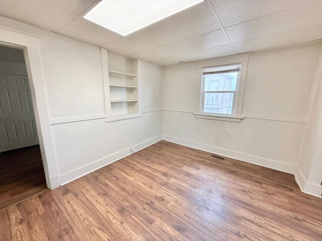 Building Photo - 1434 E Evans Ave