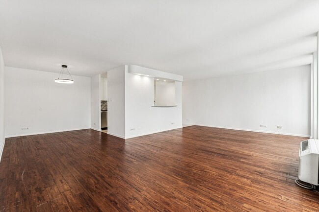 Building Photo - 111 E Chestnut St