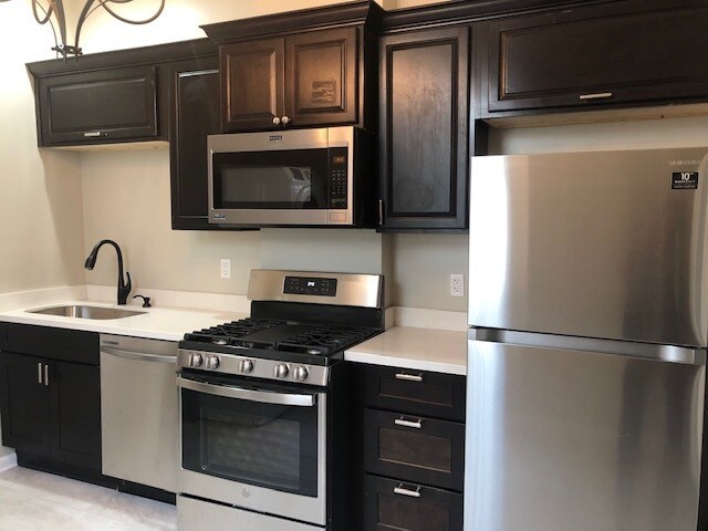 Kitchen - 2021 Jackson Ave