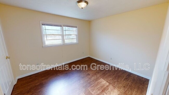 Building Photo - 137 Rosewood Cir