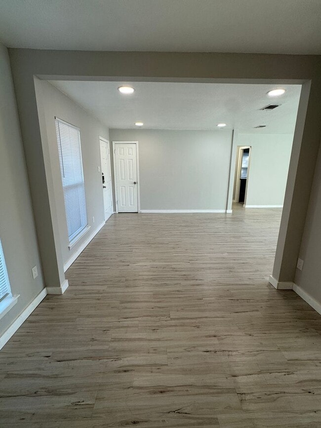 Building Photo - Welcome Home to Peace, Space & Comfort