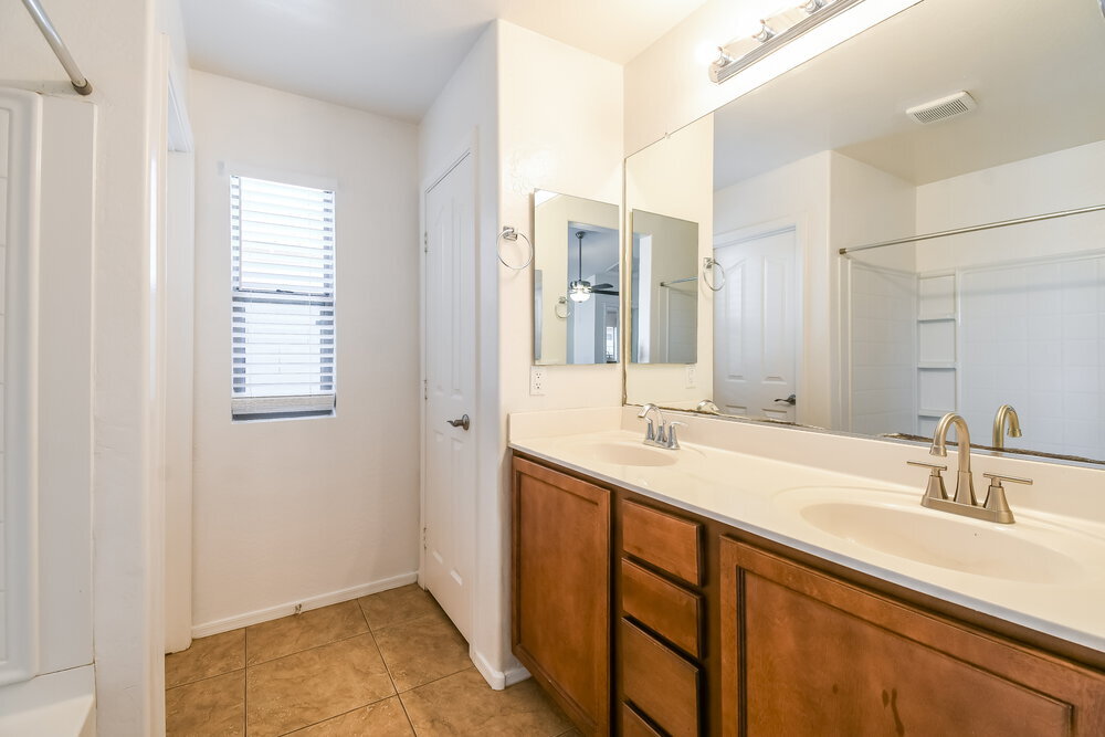 Building Photo - 1674 W Corriente Dr